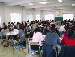 病院運営に関する分散会の風景