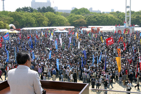 ７万人の参加でにぎわう会場