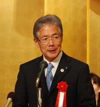 来賓あいさつで決意を述べる平松大阪市長