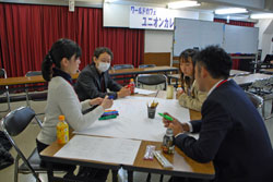 参加者は自由な発想で意見交換した