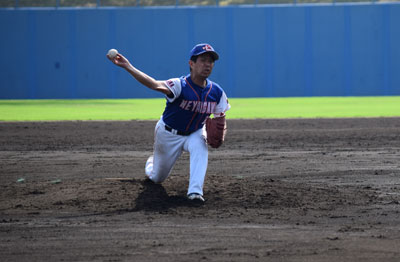 好投する岩井投手。準決勝・決勝と連投したが、疲れを見せないピッチングで連覇に大きく貢献した