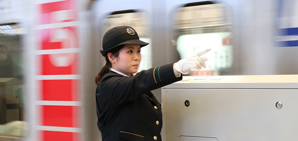 組合員の女性の仕事風景の写真