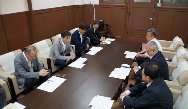 大阪府知事に対し、「新型コロナウイルス感染症に関連した雇用・労働対策強化」を要請（5月25日）